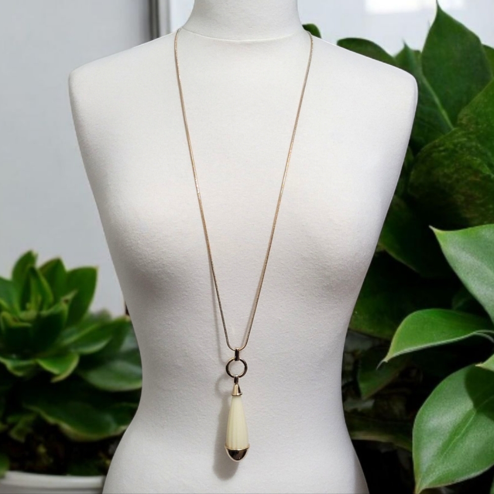 NWT Trina Turk Carved Cream Lucite Teardrop Pendant Necklace 35" Gold Plated